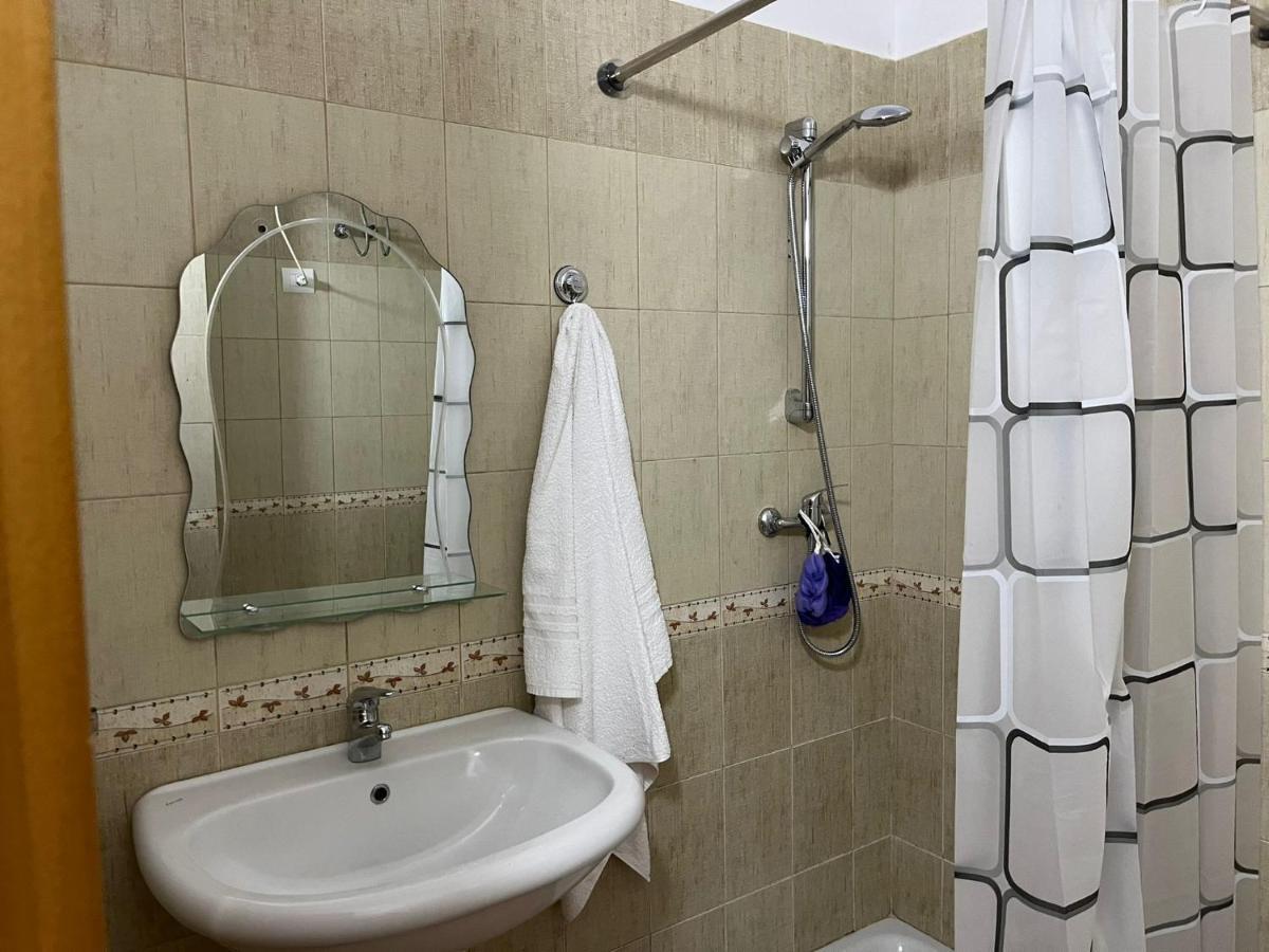 Appartamento Lungomare Vlore con Garage privato Esterno foto
